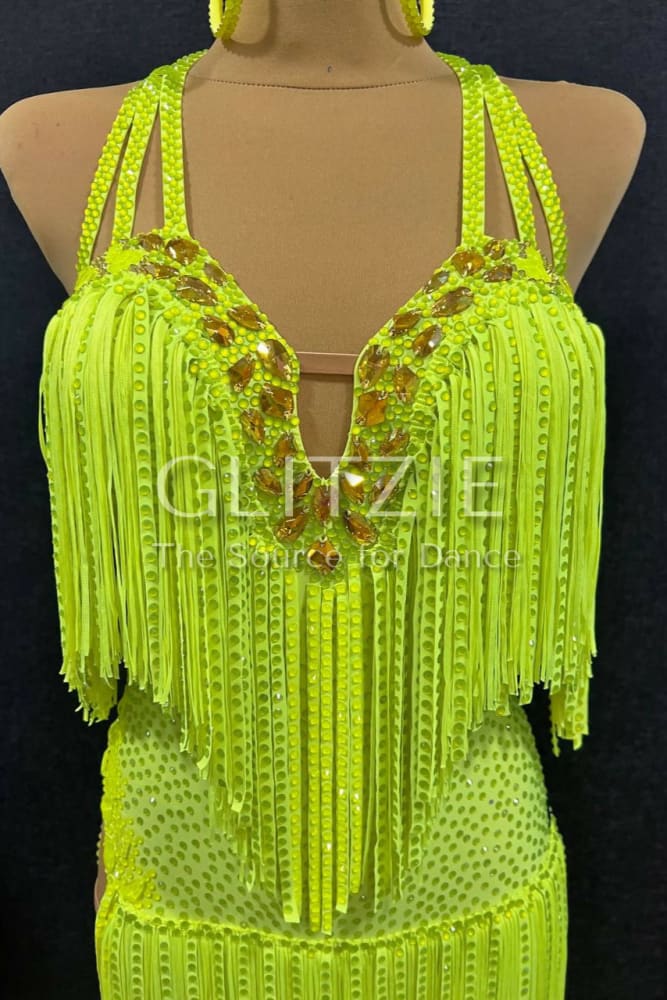 photo_5372847570554057799_y